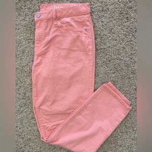 GAP 1969 girlfriend cropped jeans color is Soft